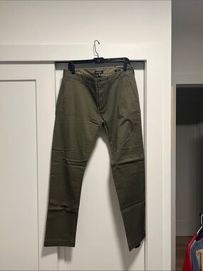 J Crew Men's Olive Green Chino Pants